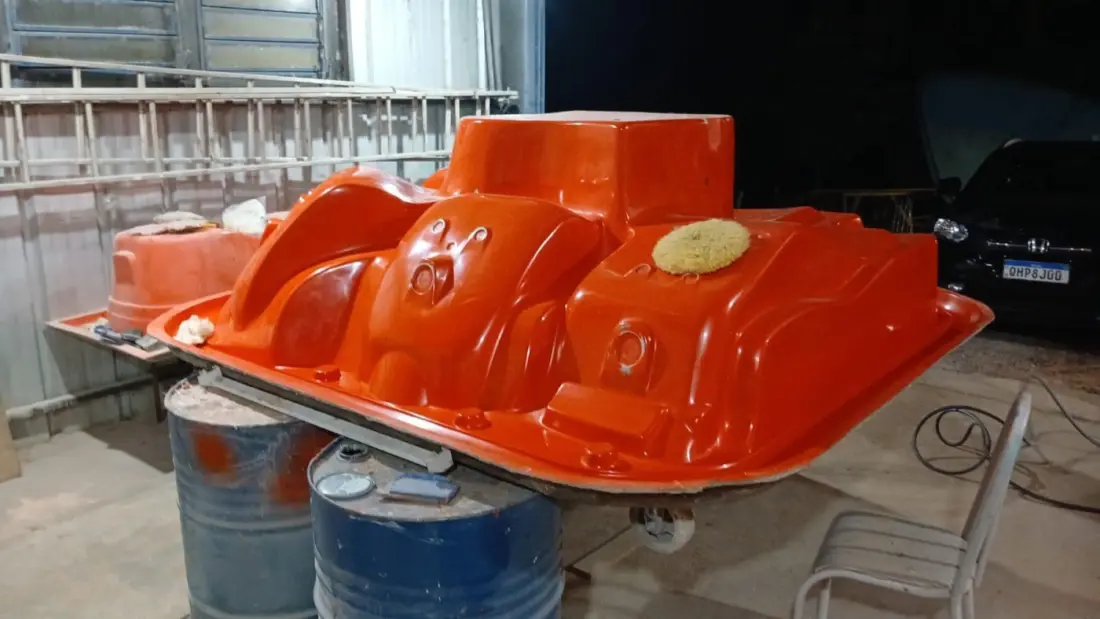 Spas coloridos prontos na fábrica